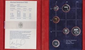 Authentic souvenir of Dutch coin yearset, Guilders Beatrix - Hfl. 0,05 -till Hfl. 2,50. Quality: Proof Packaging: de luxe, including silver Province medal