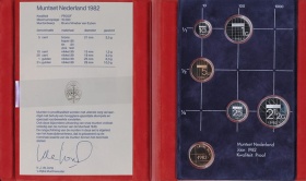 Authentic souvenir of MIX of Dutch coin yearsets, Guilders Beatrix - Hfl. 0,05 -till Hfl. 2,50/5,00 Quality: Proof, including silver/cupro-nickel Province medal